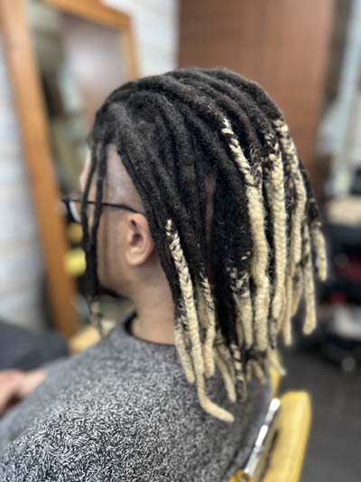 ドレッド修理後:39年の技術で完治。After repair: 39 years needle technique.