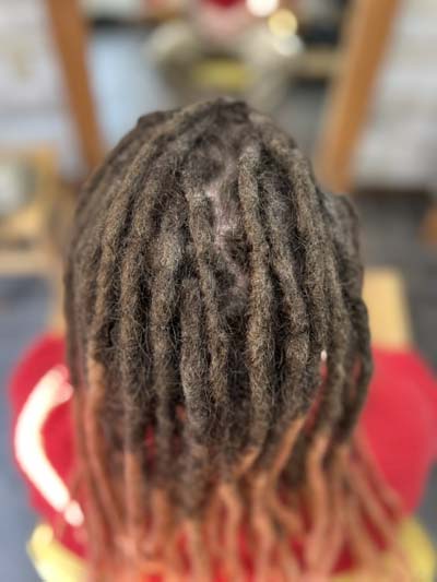 ドレッド修理後:39年の技術で完治。After repair: 39 years needle technique.